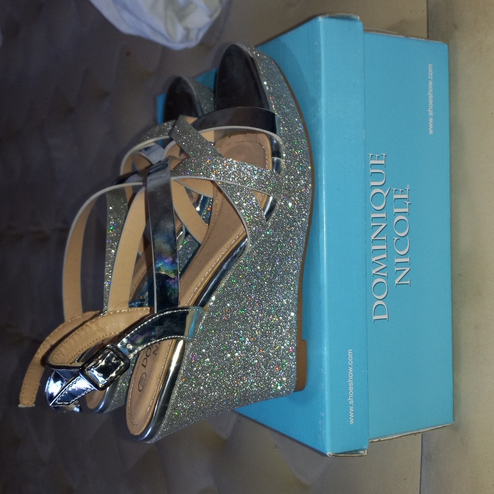 Wedge Heels - Picture 2 of 3